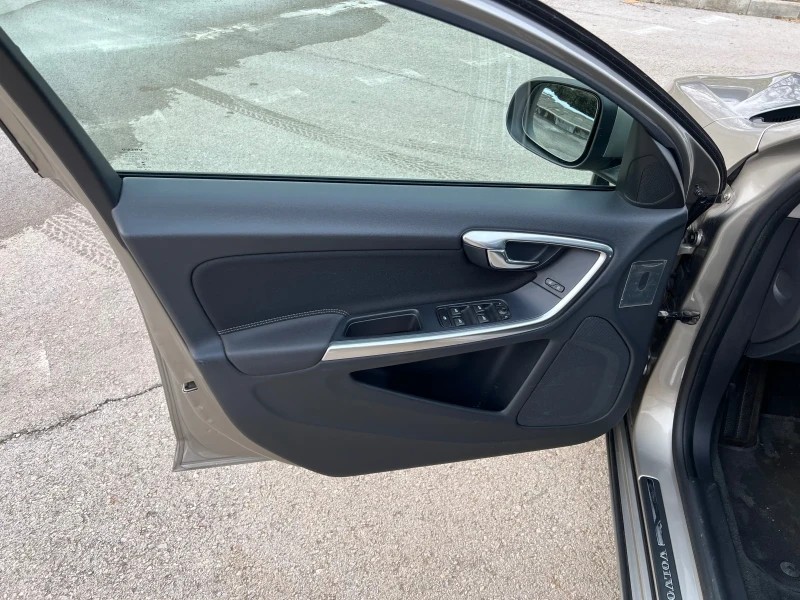 Volvo V60 2.0D D4-181hp, снимка 10 - Автомобили и джипове - 50643546