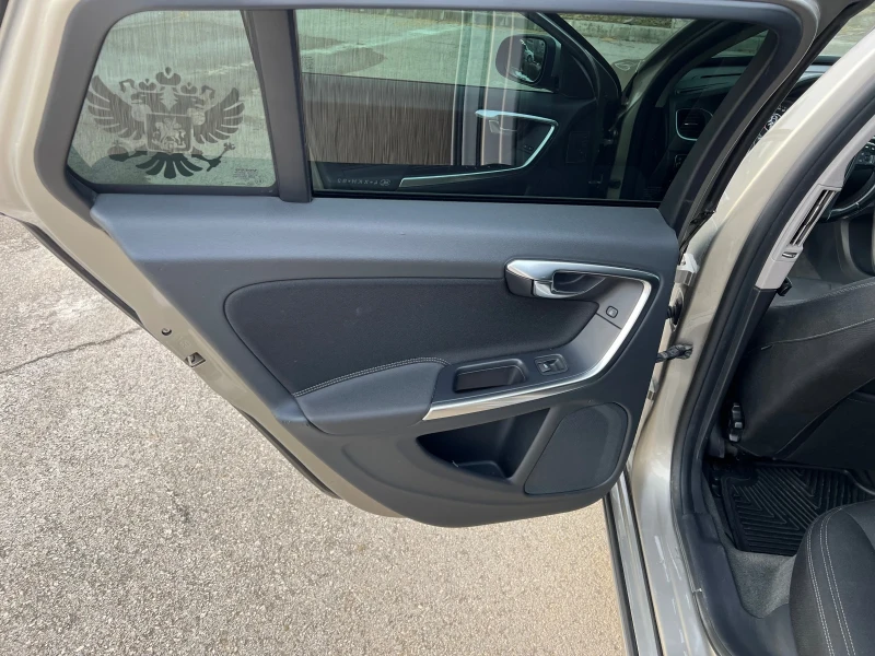 Volvo V60 2.0D D4-181hp, снимка 12 - Автомобили и джипове - 50643546