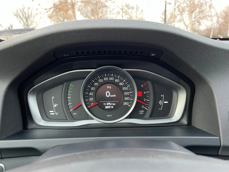 Volvo V60 2.0D D4-181hp, снимка 15 - Автомобили и джипове - 50643546