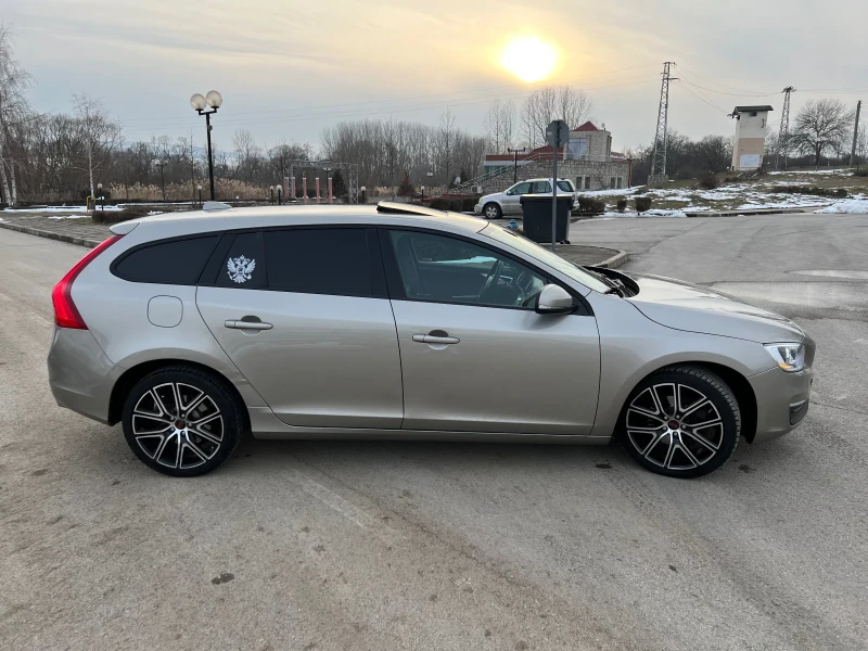 Volvo V60 2.0D D4-181hp, снимка 4 - Автомобили и джипове - 50643546
