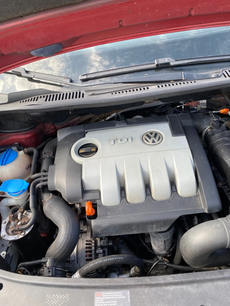 VW Touran, снимка 8 - Автомобили и джипове - 52645845