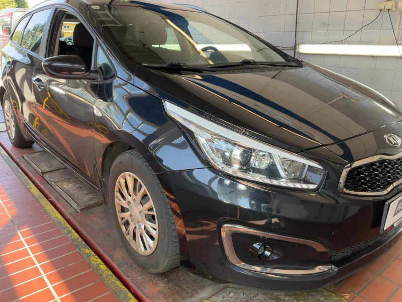 Kia Ceed 1.0 TGDI, снимка 2 - Автомобили и джипове - 52919203