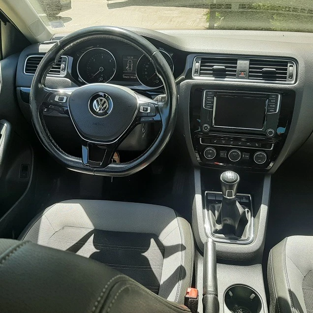 VW Jetta 2.0 TDI , снимка 10 - Автомобили и джипове - 46735779