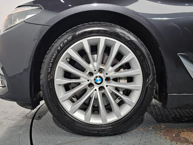 BMW 530 530I Luxury Plus, снимка 5 - Автомобили и джипове - 55505379