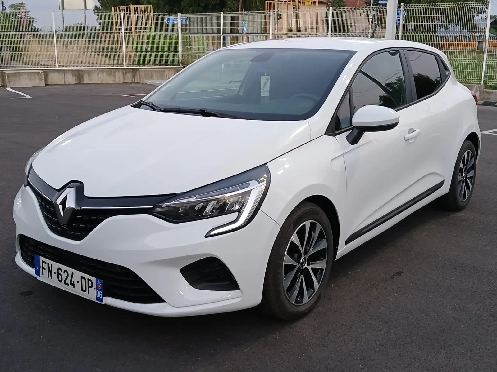 Renault Clio ПЕРФЕКТНА ! + ЗИМНИ ГУМИ С ДЖАНТИ НАВИ ЛЕД ФАРОВЕ - изображение 7