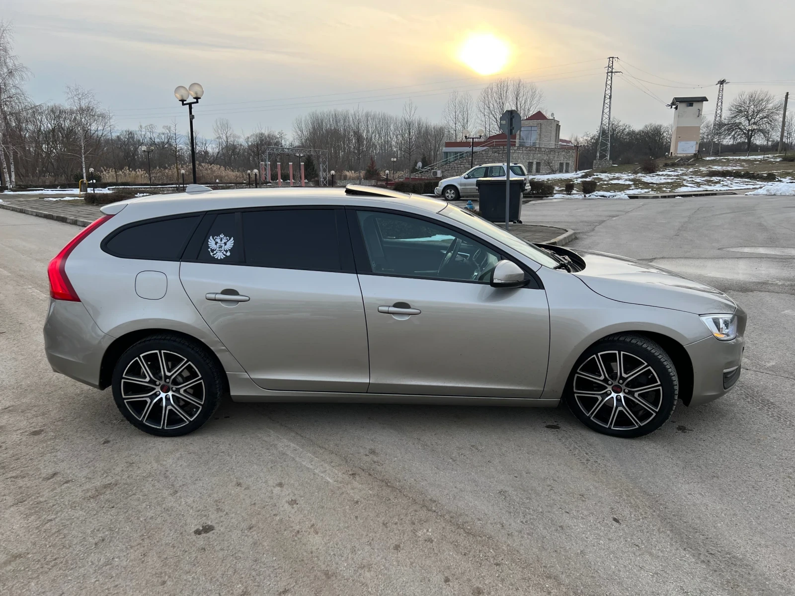 Volvo V60 2.0D D4-181hp - изображение 4