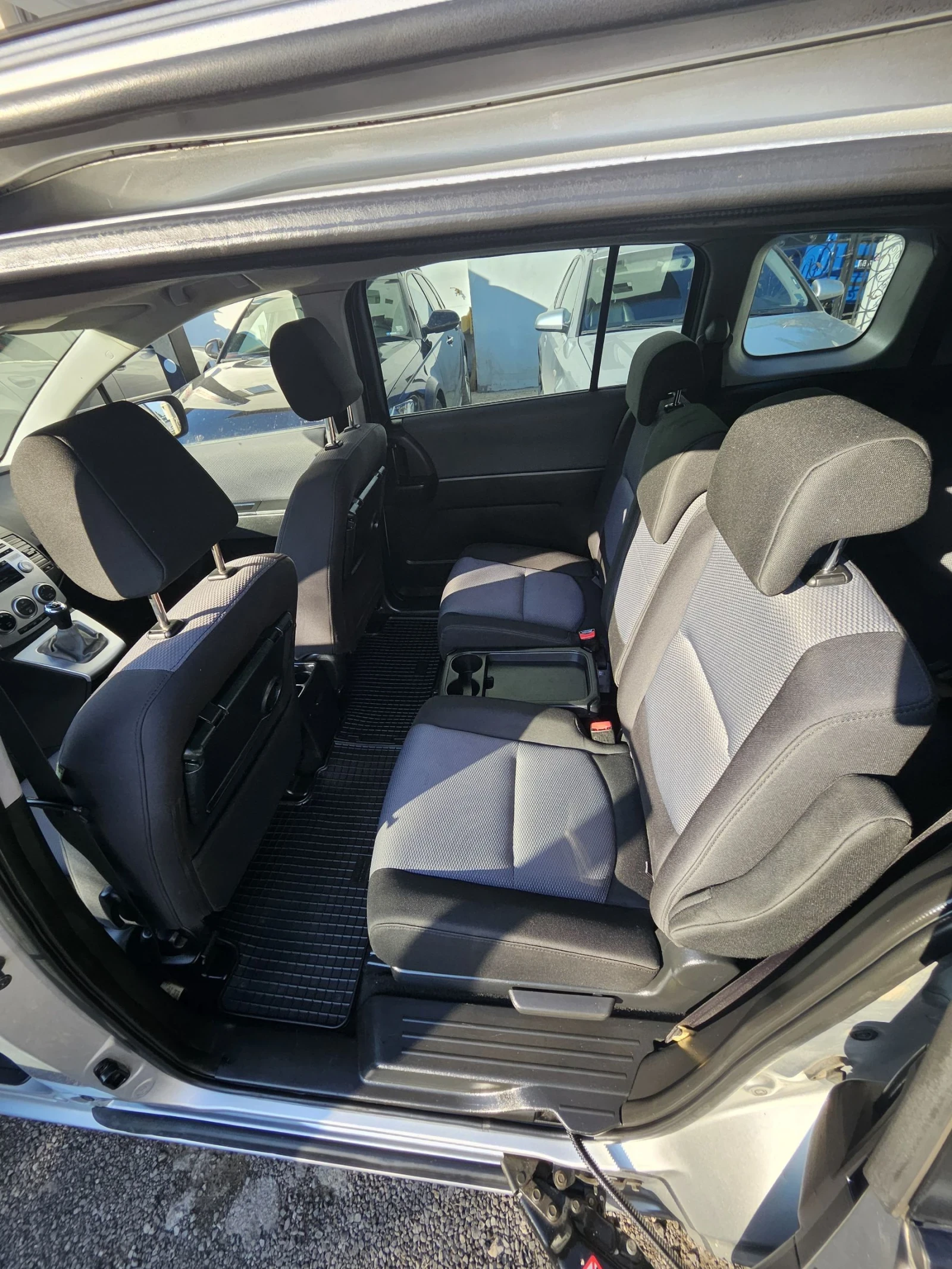 Mazda 5 1.8 газ.7места - изображение 9