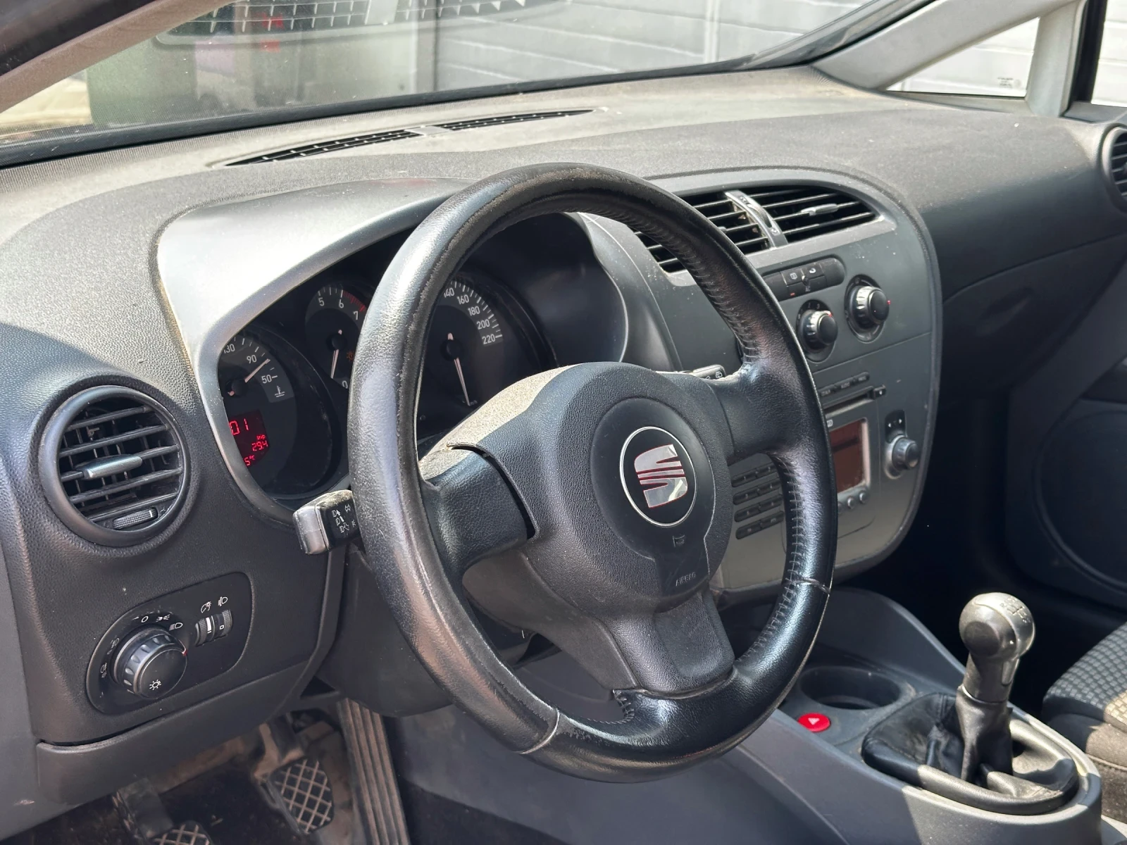 Seat Leon 1.4i/ КЛИМА - изображение 8