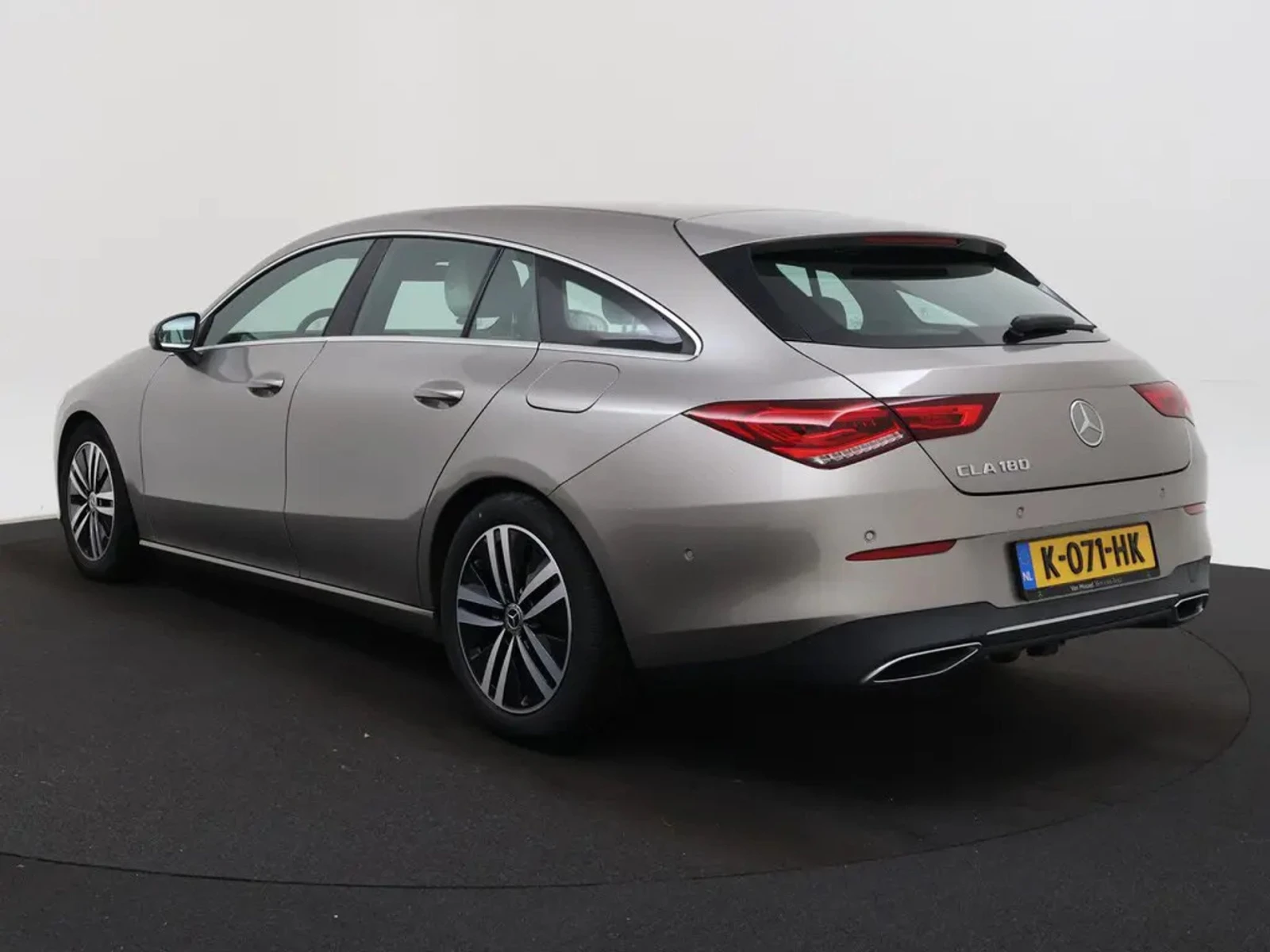 Mercedes-Benz CLA 180 Shooting Brake Luxury * Night* Digital  - изображение 4