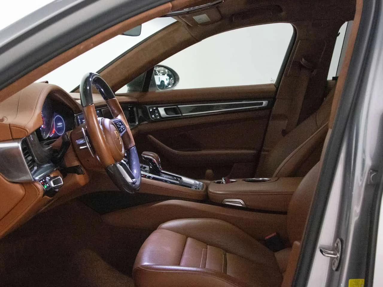 Porsche Panamera GTS  CARFAX, снимка 12 - Автомобили и джипове - 53726092