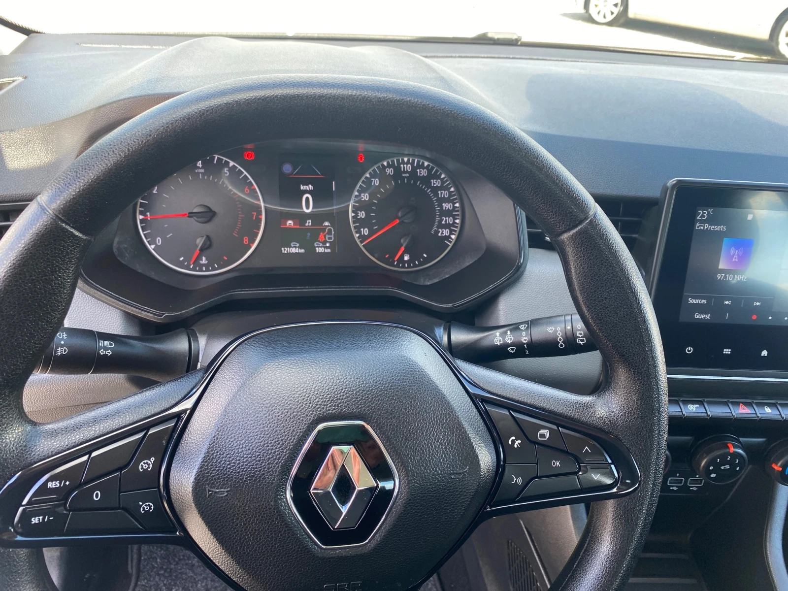 Renault Clio 1.0i Навигация, снимка 7 - Автомобили и джипове - 54609581