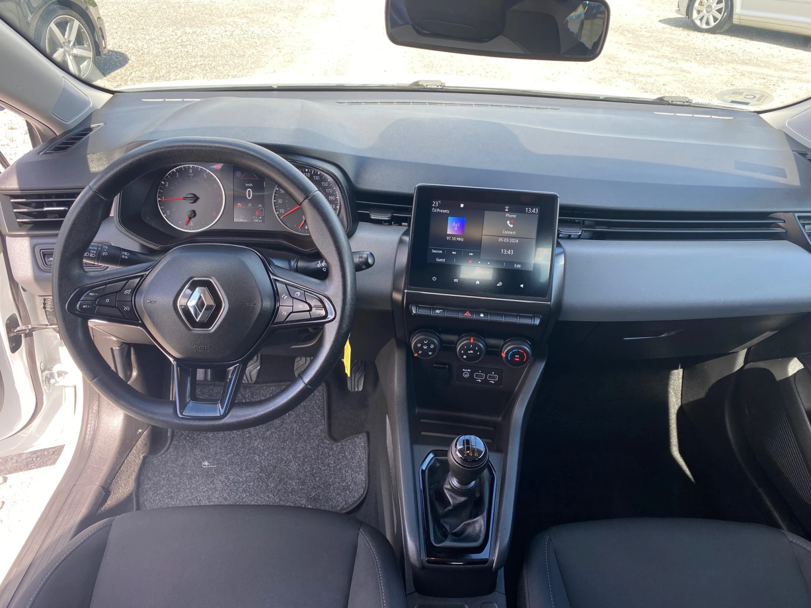 Renault Clio 1.0i Навигация, снимка 10 - Автомобили и джипове - 54609581