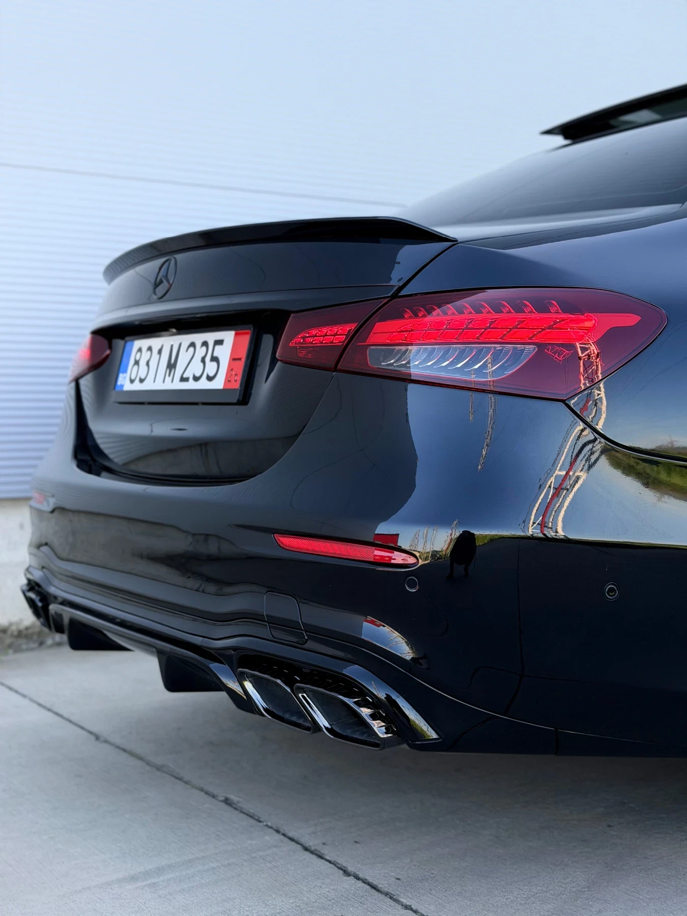 Mercedes-Benz E 220 Реални КМ, Facelift AMG пскет, снимка 3 - Автомобили и джипове - 54649067