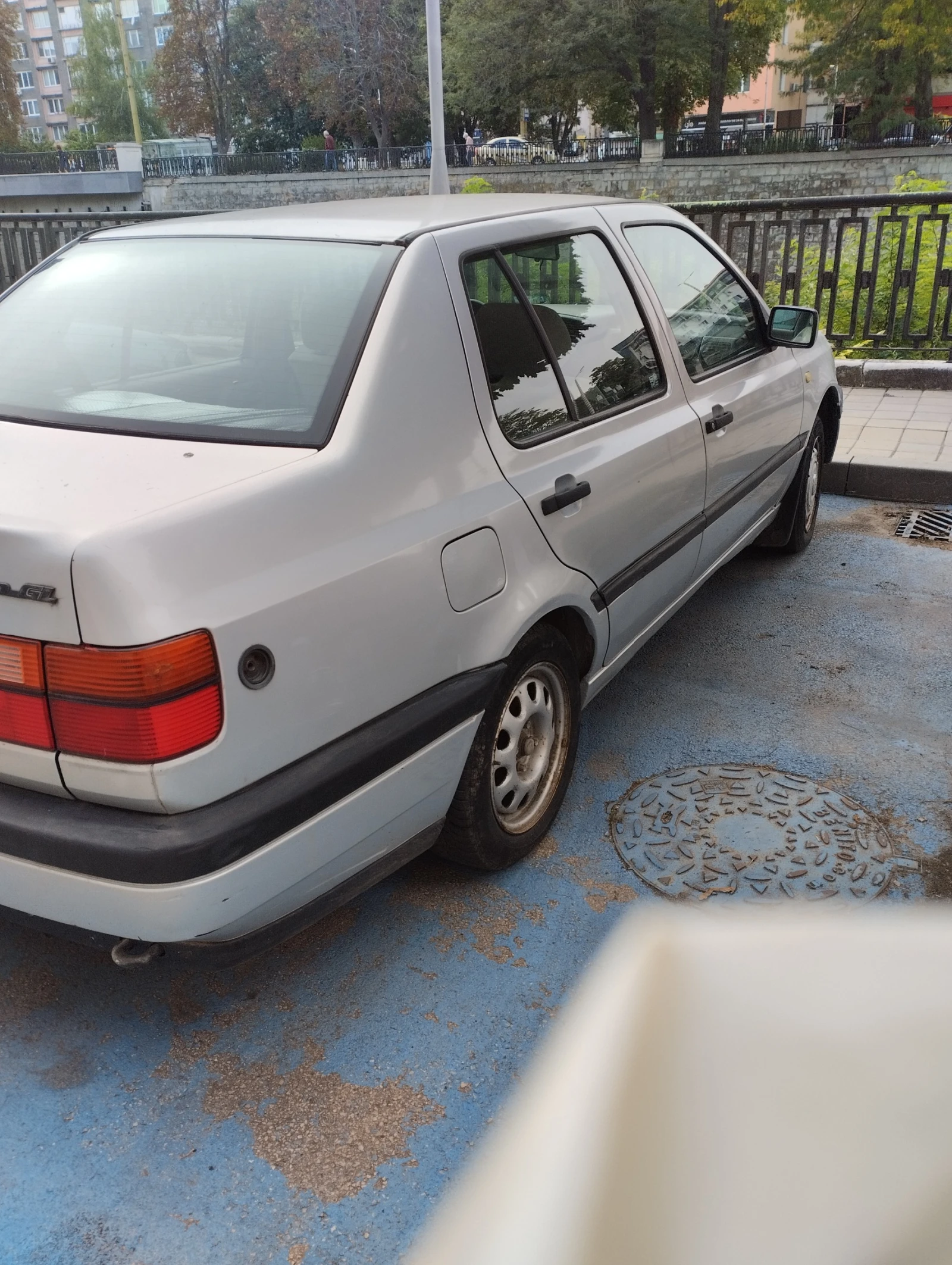 VW Vento, снимка 2 - Автомобили и джипове - 54651438
