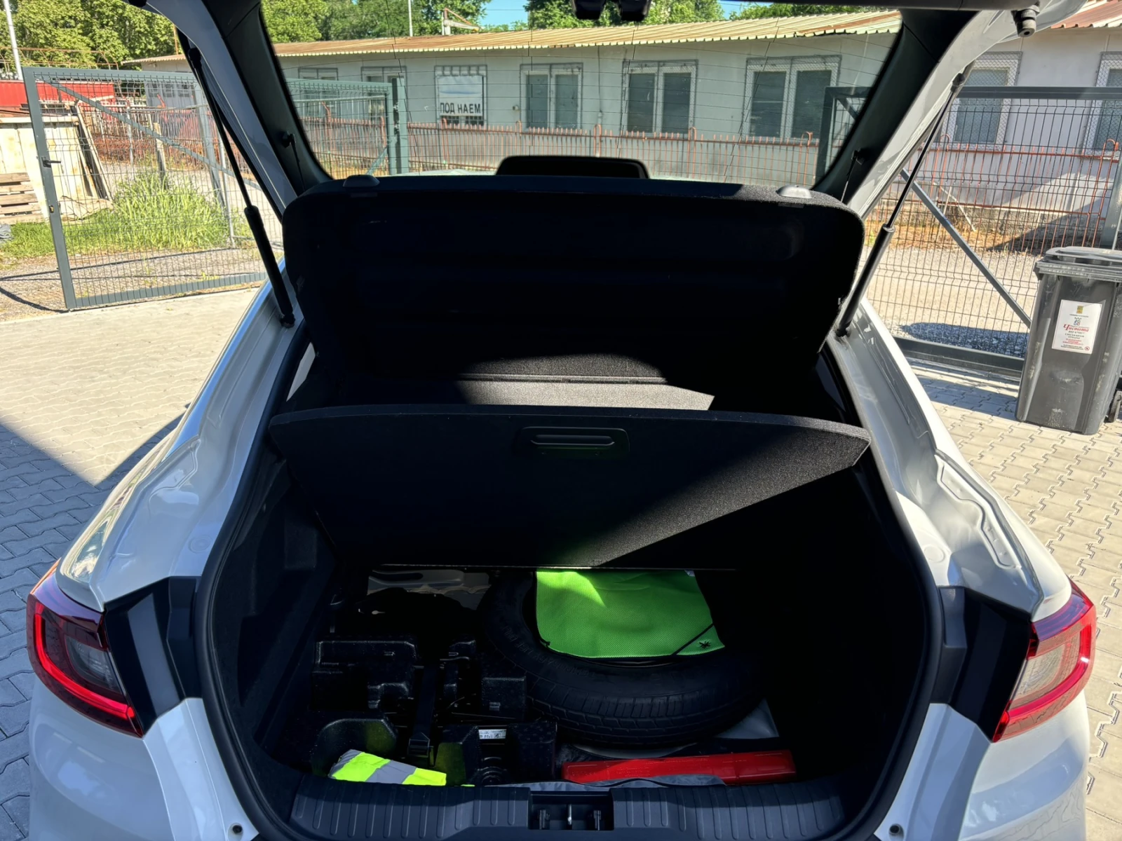 Renault Arkana 1.6 E-TEH 145 Intens, снимка 7 - Автомобили и джипове - 54718210