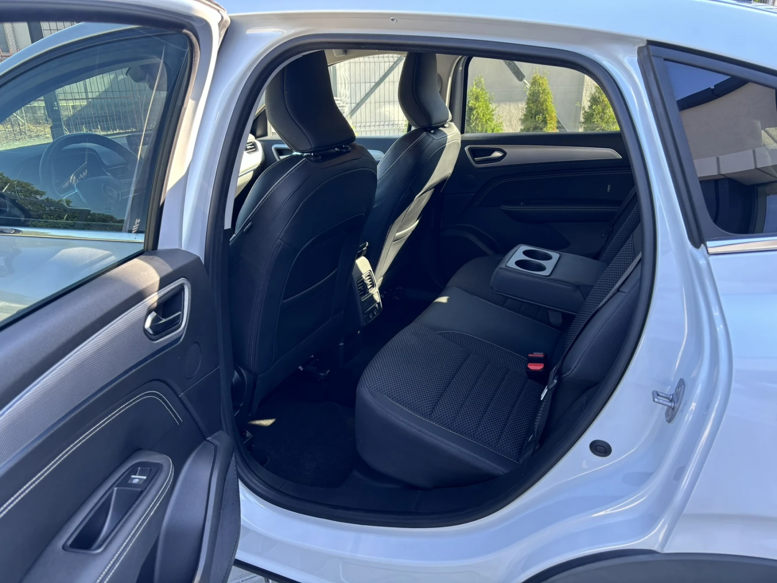 Renault Arkana 1.6 E-TEH 145 Intens, снимка 17 - Автомобили и джипове - 54718210