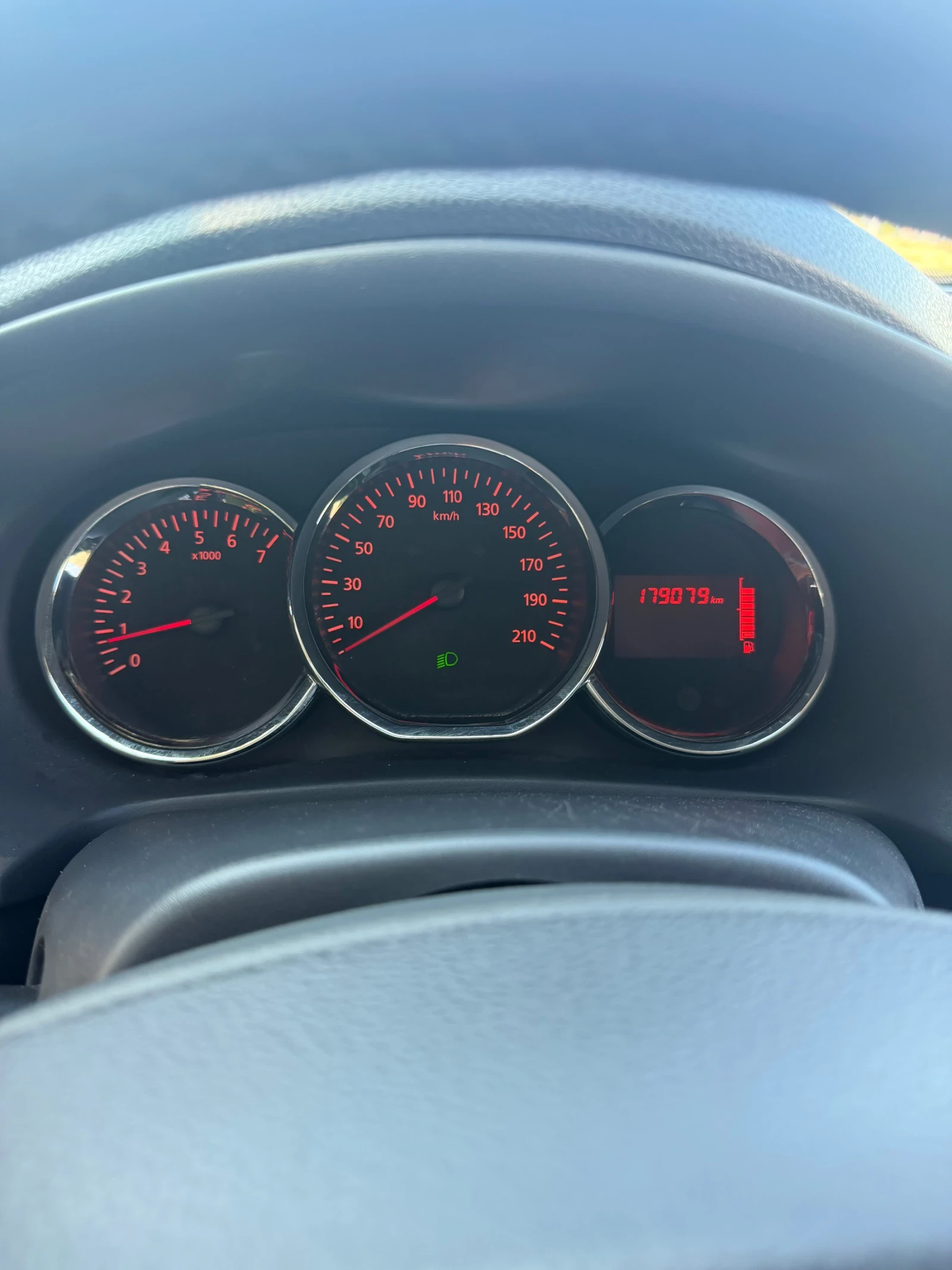 Dacia Sandero Stepway 0.9tce, снимка 15 - Автомобили и джипове - 56024396