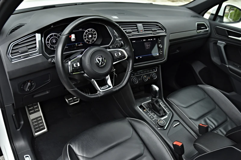 VW Tiguan 2.0TDI/3xR Line/4motion/Distronic/Cam360/Panorama, снимка 8 - Автомобили и джипове - 53126148