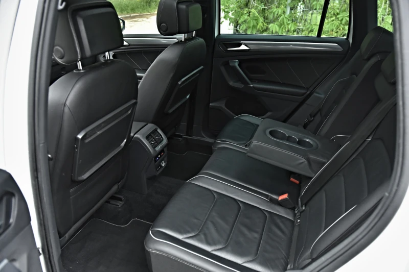 VW Tiguan 2.0TDI/3xR Line/4motion/Distronic/Cam360/Panorama, снимка 15 - Автомобили и джипове - 53126148