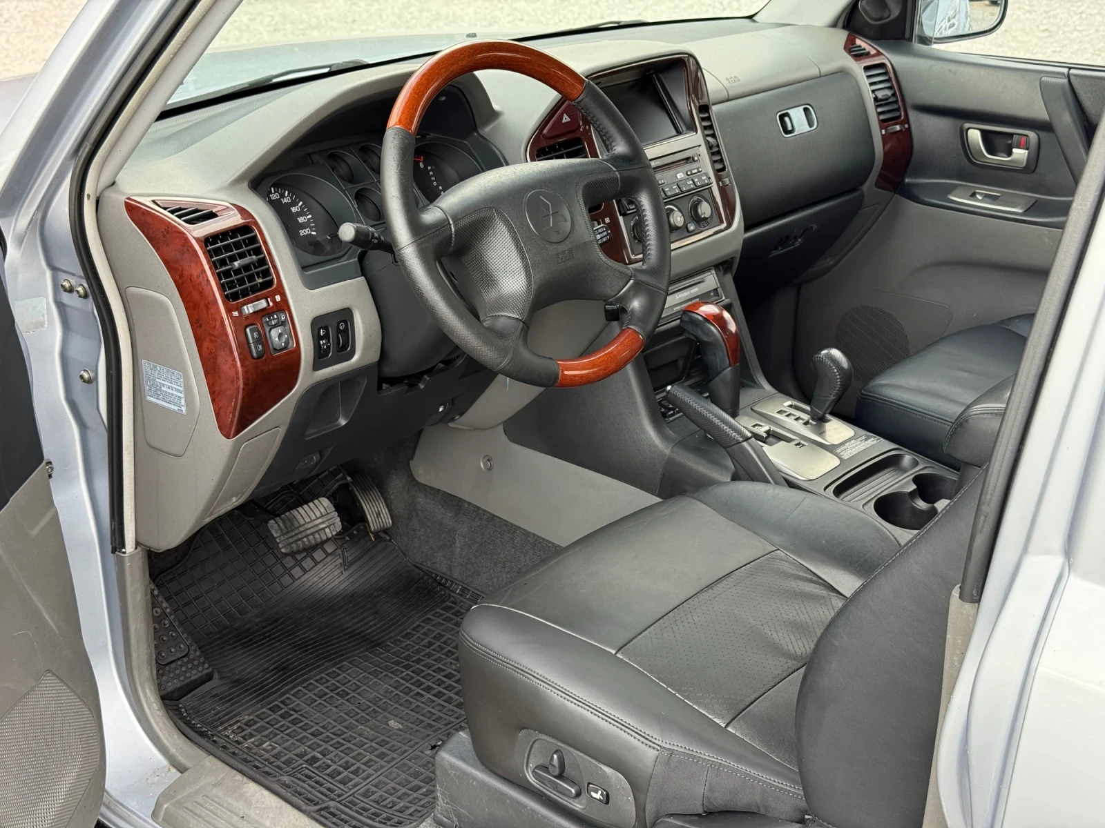 Mitsubishi Pajero 3.2 Di-D 185к.с * Автоматик* * Навигация*  - изображение 10