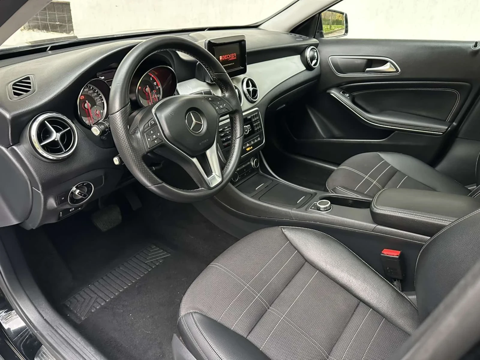 Mercedes-Benz GLA 200 d / ПОДГРЕВ / ПАНОРАМА  - изображение 9