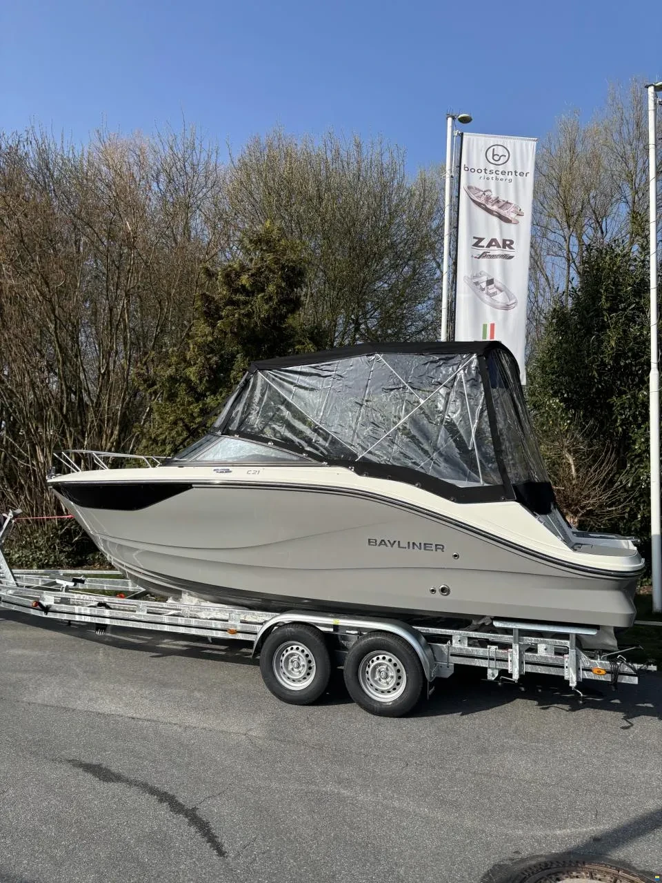 Лодка Bayliner C21