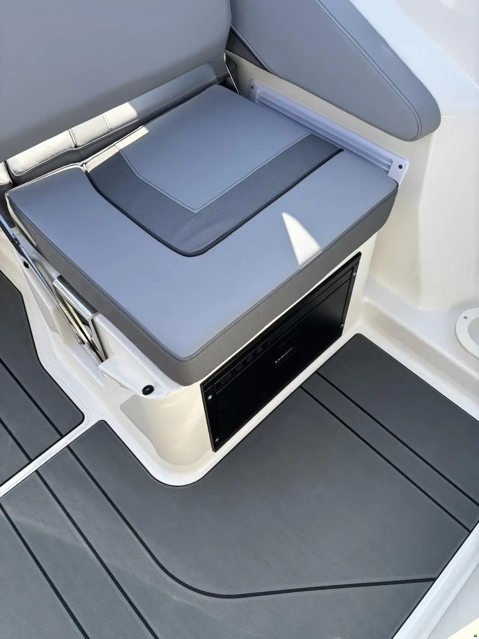 Лодка Bayliner C21, снимка 11 - Воден транспорт - 54681637