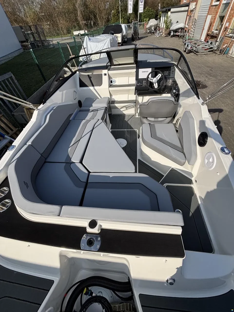 Лодка Bayliner C21, снимка 13 - Воден транспорт - 54681637