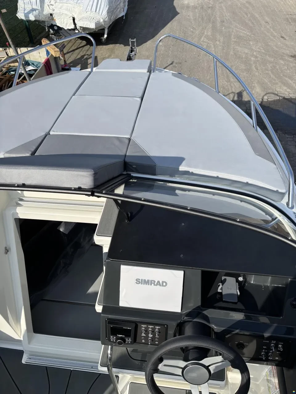 Лодка Bayliner C21, снимка 15 - Воден транспорт - 54681637