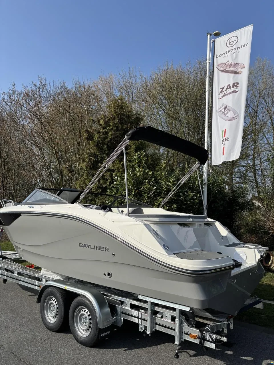 Лодка Bayliner C21, снимка 3 - Воден транспорт - 54681637
