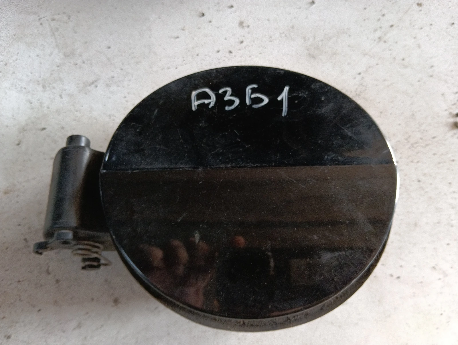 вратичка резервоар ЧЕРНА 8P0809999C Audi A3