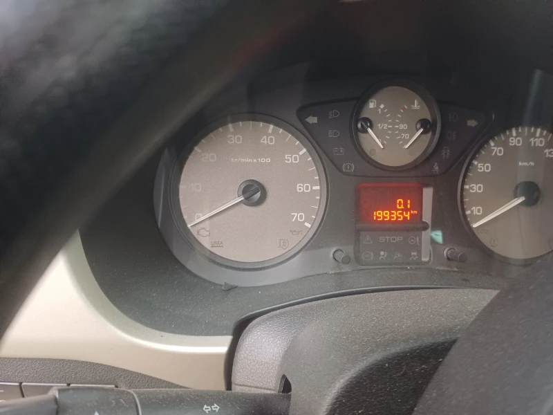 Peugeot Partner 1.6 HDI 90к.с 2015г , снимка 4 - Автомобили и джипове - 52004389