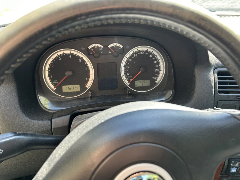 VW Bora, снимка 5 - Автомобили и джипове - 51512577