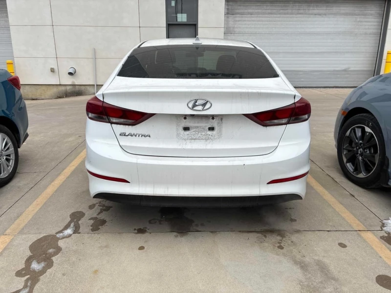 Hyundai Elantra * GL * CARFAX * БЕЗ ПЪРВОНАЧАЛНА ВНОСКА, снимка 4 - Автомобили и джипове - 52674117