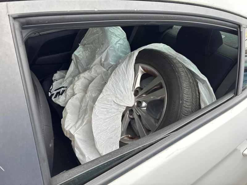 Hyundai Elantra * GL * CARFAX * БЕЗ ПЪРВОНАЧАЛНА ВНОСКА, снимка 11 - Автомобили и джипове - 52674117