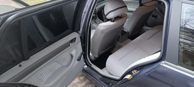 BMW 318, снимка 13 - Автомобили и джипове - 52976244