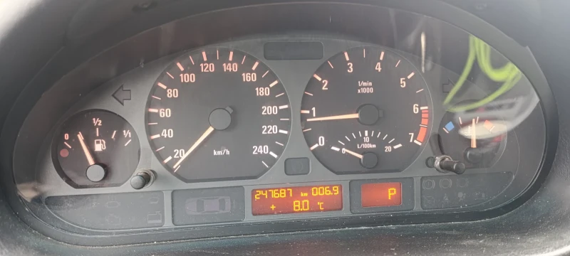 BMW 318, снимка 7 - Автомобили и джипове - 52976244