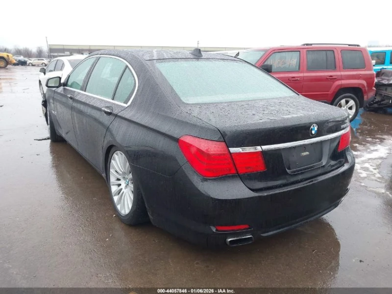 BMW 750 4.4l Li xDrive, снимка 3 - Автомобили и джипове - 53375809