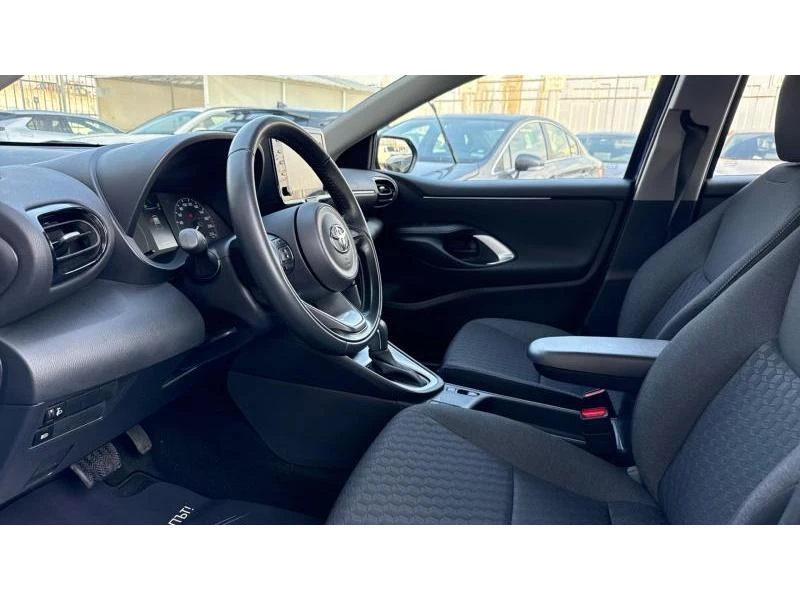 Toyota Yaris 1.5HSD Dynamic, снимка 12 - Автомобили и джипове - 48142947