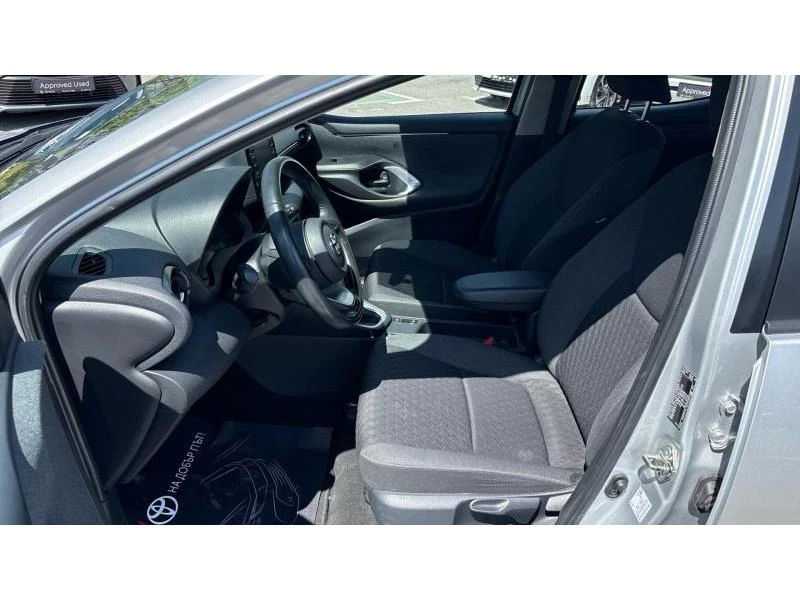 Toyota Yaris 1.5HSD ACTIVE, снимка 12 - Автомобили и джипове - 54448074