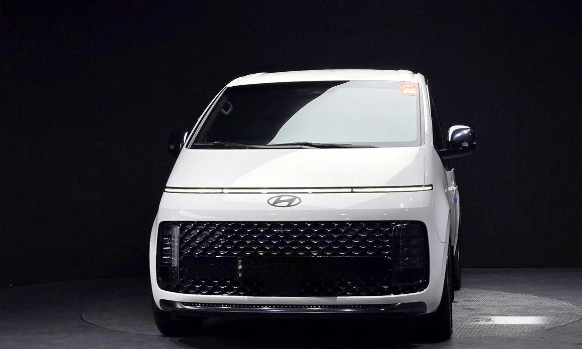 Hyundai Staria L3.5 Lounge 7-Seater Mobility - изображение 3