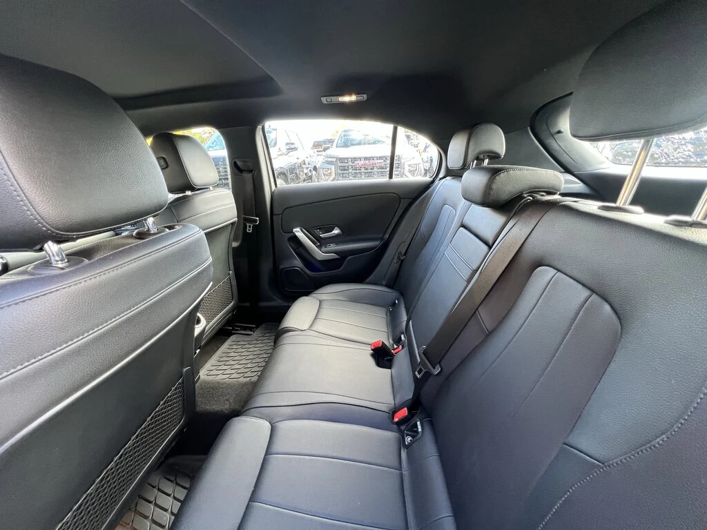 Mercedes-Benz A 250 Premium audio* Keyless* Memory* PANO* REAR CAMERA* - изображение 9