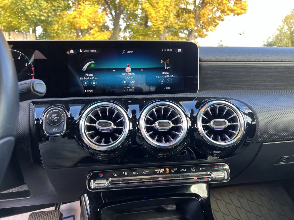 Mercedes-Benz A 250 Premium audio* Keyless* Memory* PANO* REAR CAMERA* - изображение 7