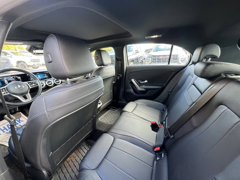 Mercedes-Benz A 250 Premium audio* Keyless* Memory* PANO* REAR CAMERA* - изображение 10