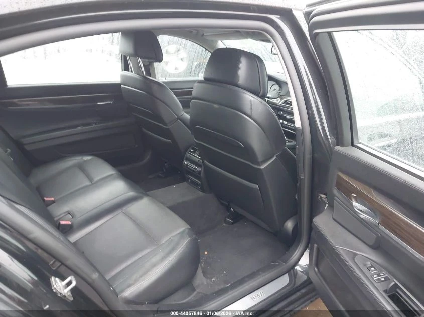 BMW 750 4.4l Li xDrive - изображение 8