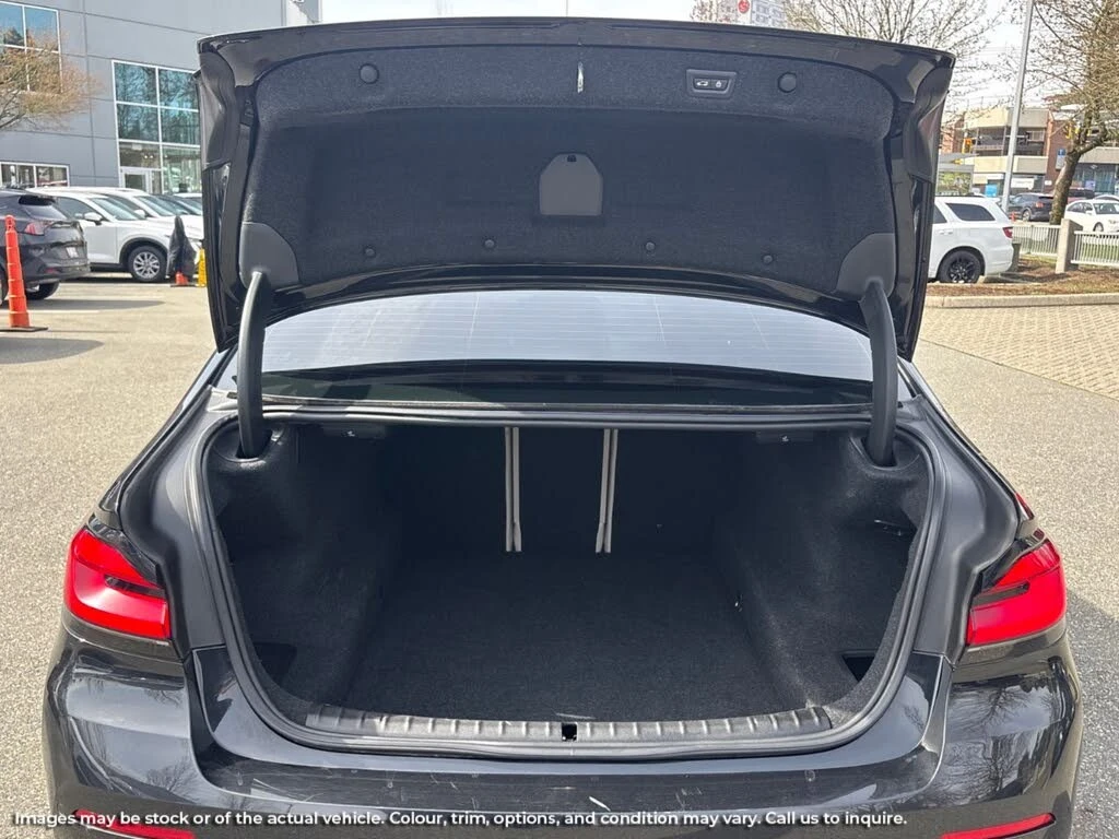 BMW 530 xDrive* AвтоКредит * (ЦЕНА ДО БГ), снимка 12 - Автомобили и джипове - 54013257