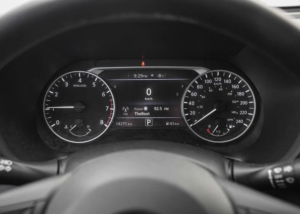 Nissan Sentra SV FWD Авто Кредит ЦЕНА ДО БГ , снимка 3 - Автомобили и джипове - 54117046