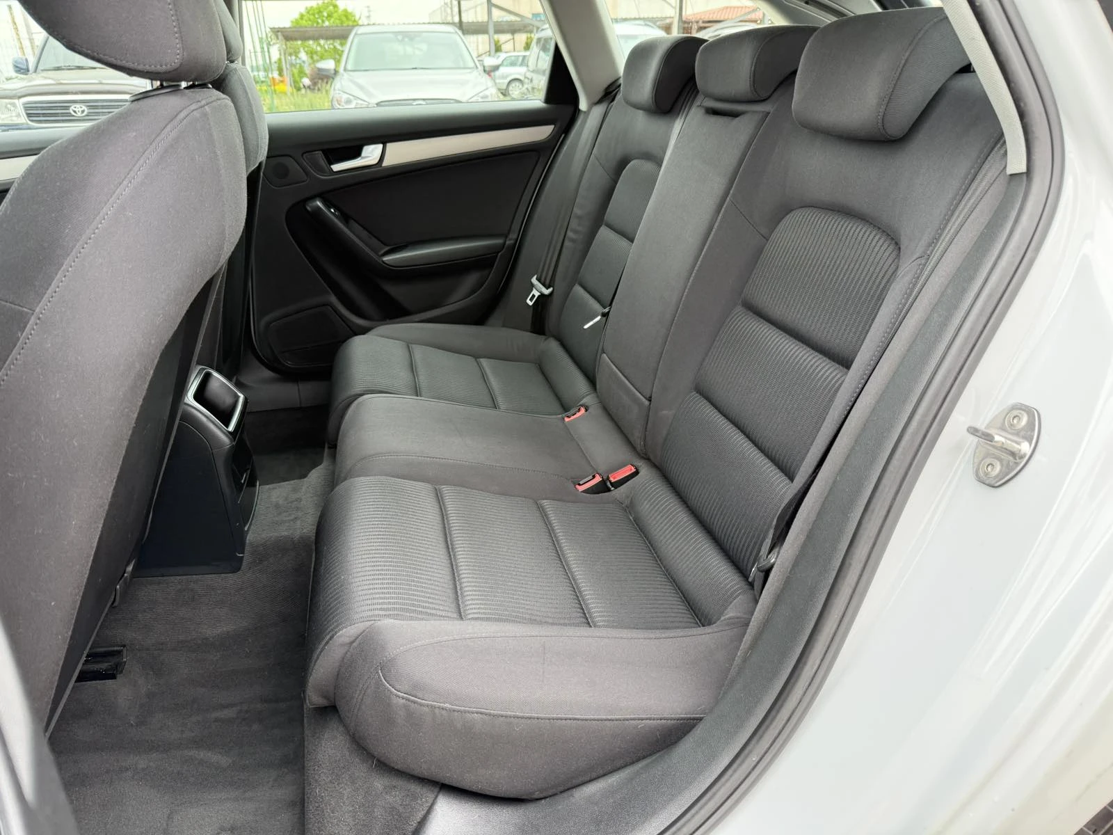 Audi A4 2.0TDI AVTOMAT FaceLift, снимка 15 - Автомобили и джипове - 54470521