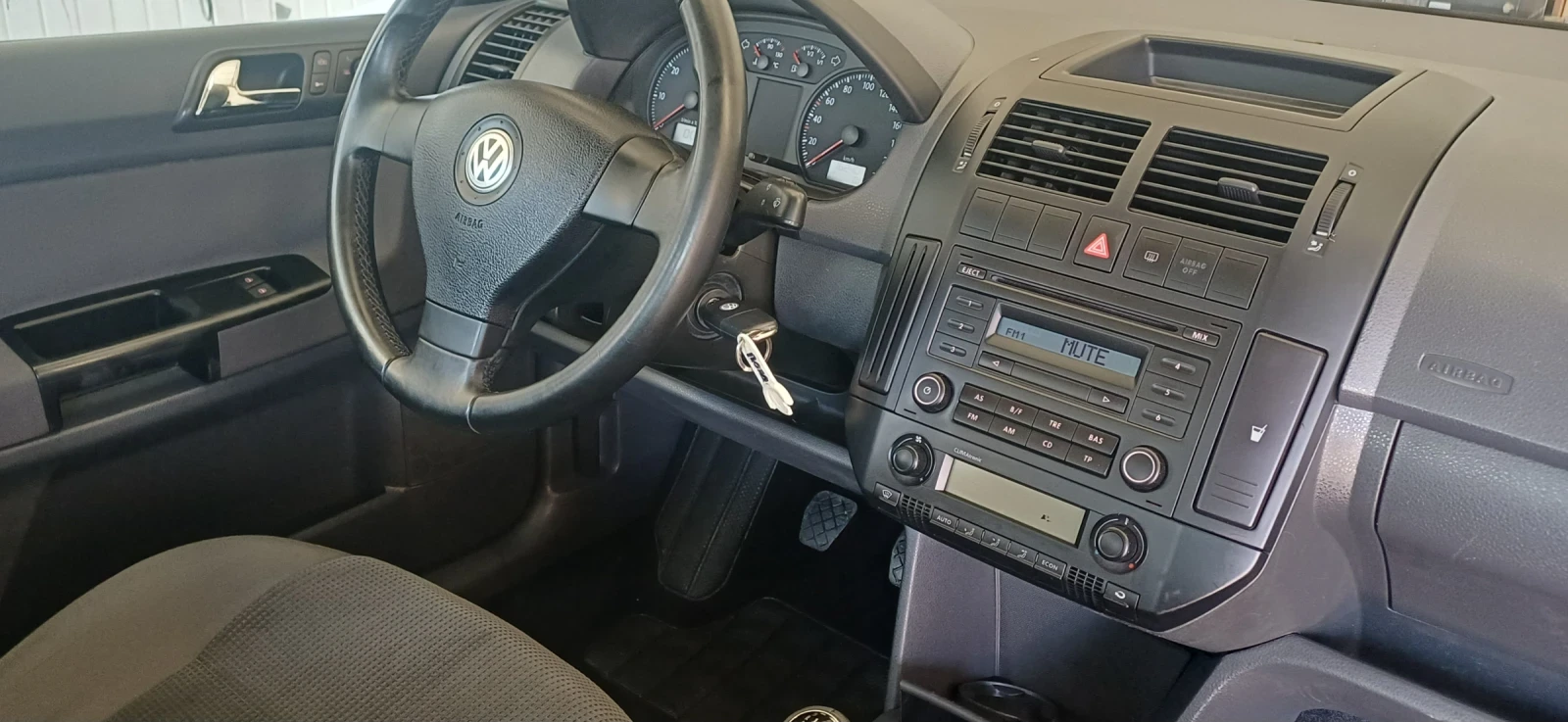 VW Polo 1.4 БЕНЗИН, снимка 8 - Автомобили и джипове - 54692679