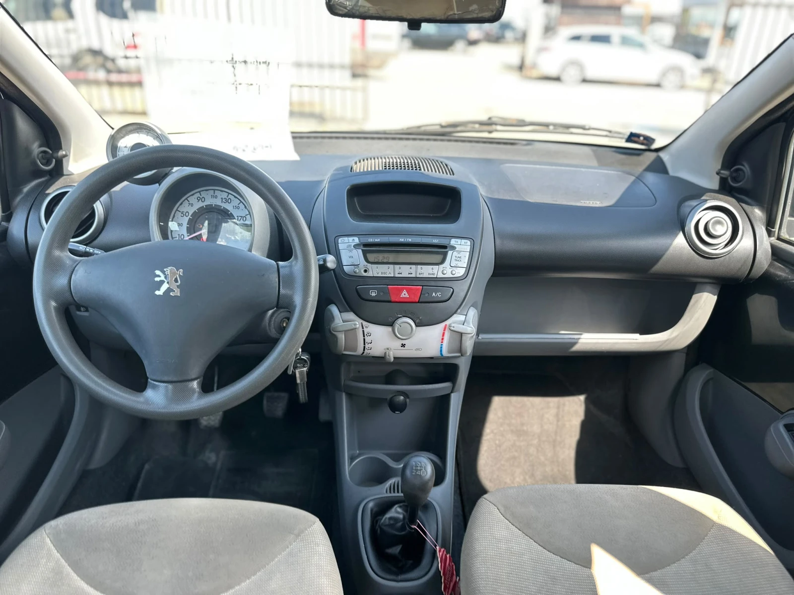 Peugeot 107 / 1.0I / SWEET YEARS EDITION /, снимка 12 - Автомобили и джипове - 55061974